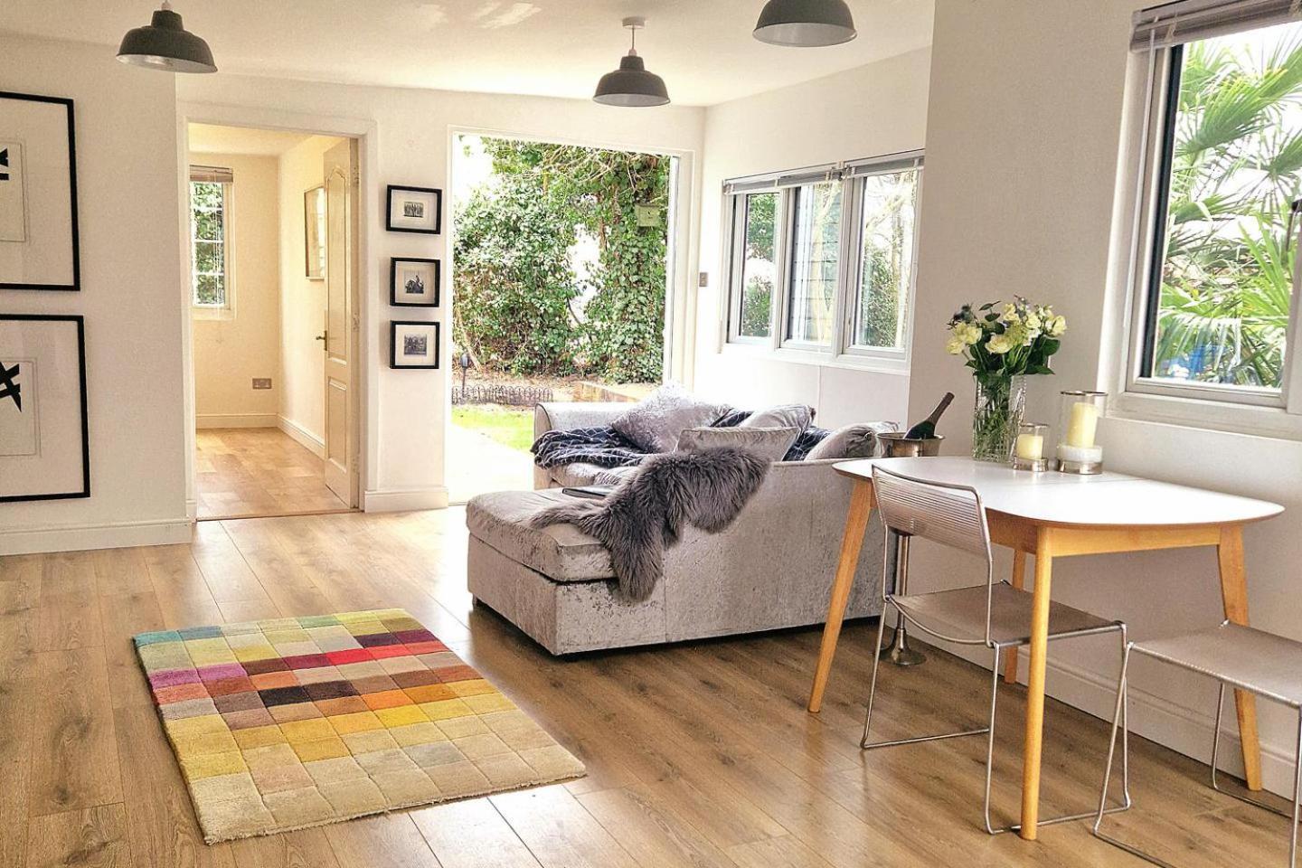 1 Bed Cottage-Museum View-Garden-Free Parking Weybridge Exterior foto